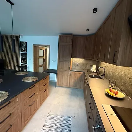 Elegancka Husarska Апартаменты Валбжих