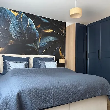 Elegancka Husarska Валбжих