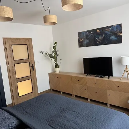 Elegancka Husarska Апартаменты Валбжих