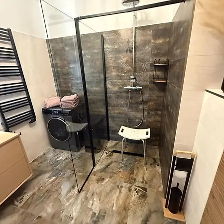 Elegancka Husarska Апартаменты Валбжих